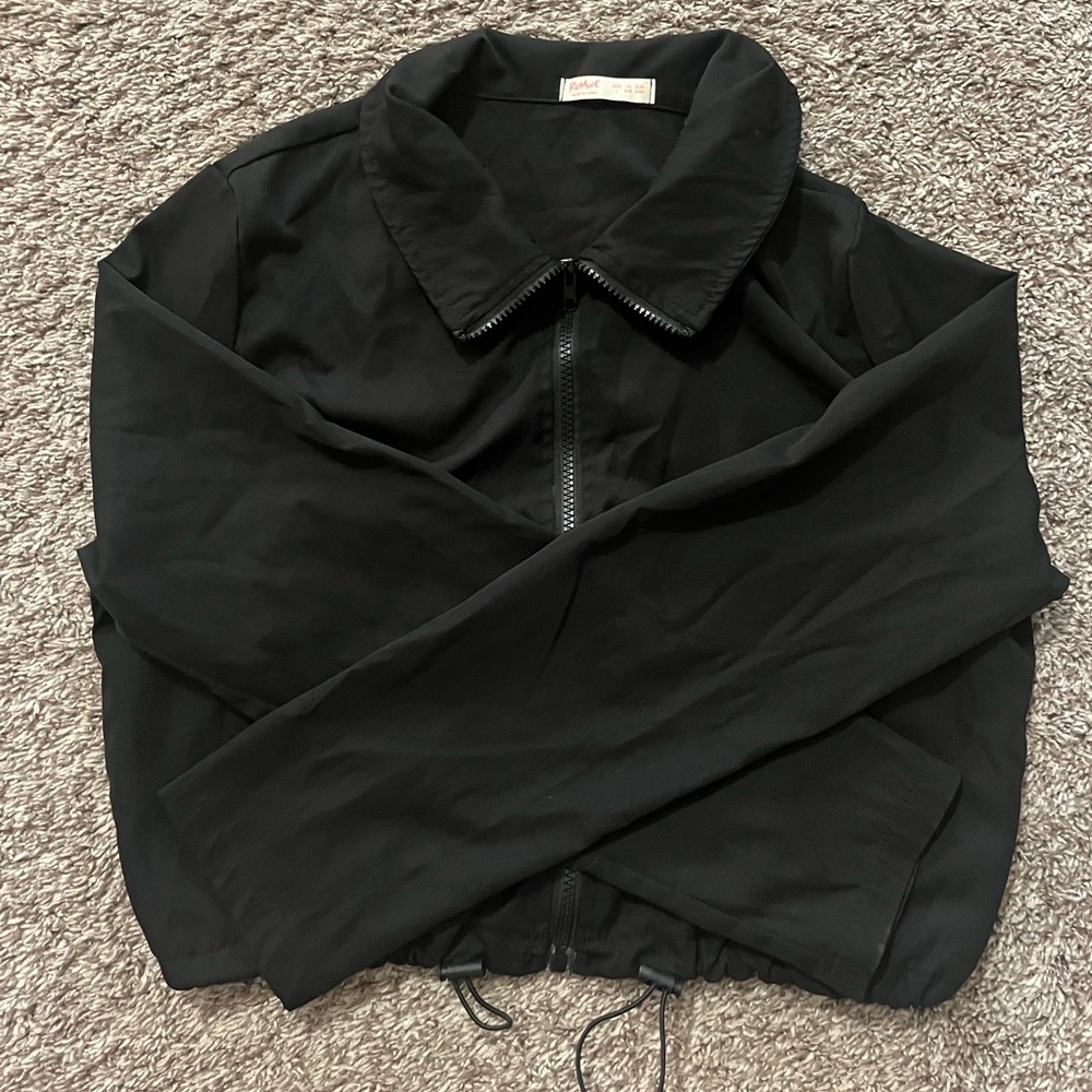 Black zip up hoodie! Perfect for fall fashion looks